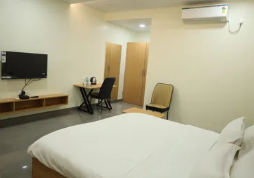 Deluxe Room — Pool View